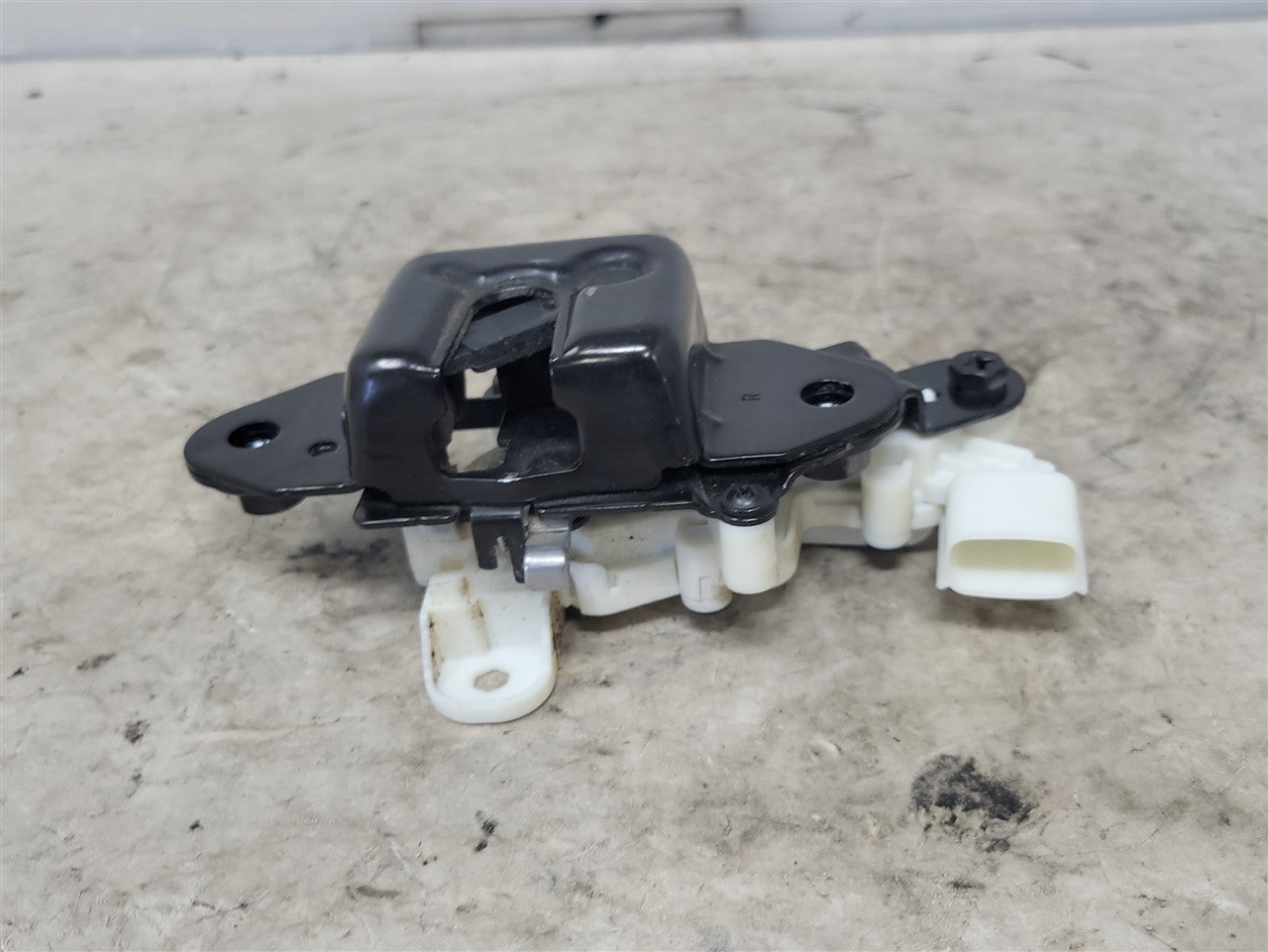 2023 SIERRA RH INNER MULTIPRO TAILGATE LATCH 34451 - image 3