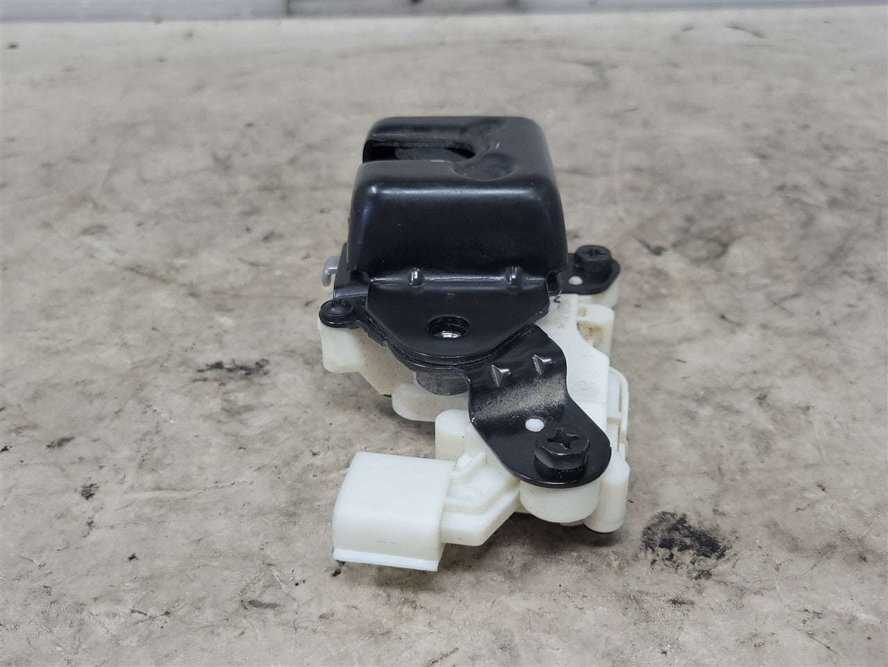 2023 SIERRA RH INNER MULTIPRO TAILGATE LATCH 34451 - image 4