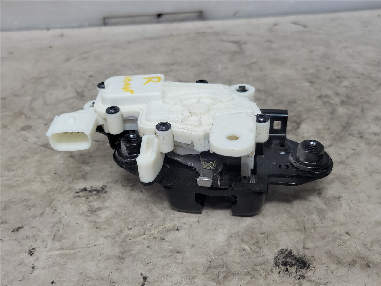2023 SIERRA RH INNER MULTIPRO TAILGATE LATCH 34451 - image 8