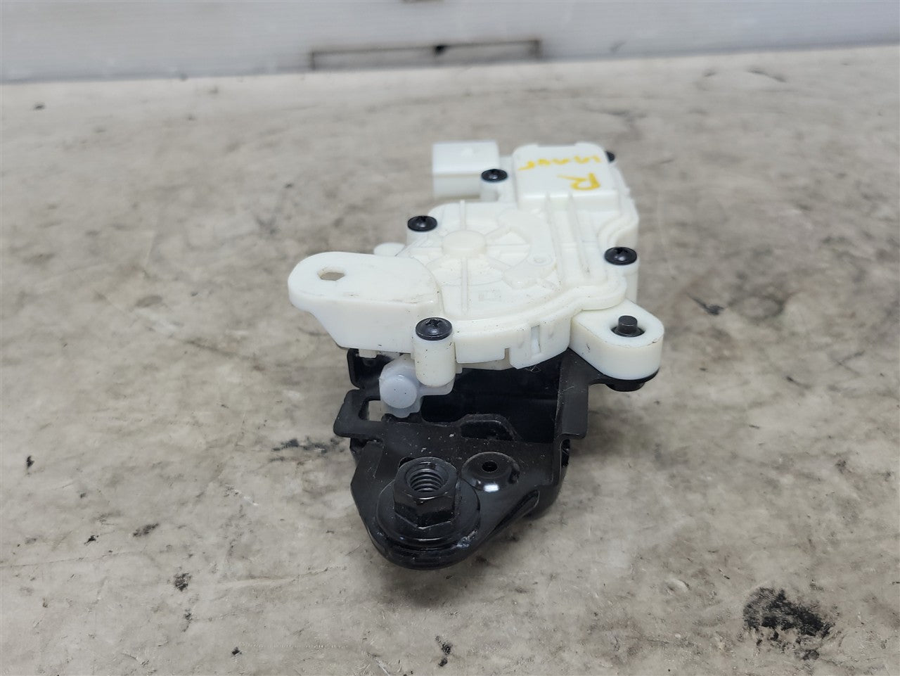 2023 SIERRA RH INNER MULTIPRO TAILGATE LATCH 34451 - image 9