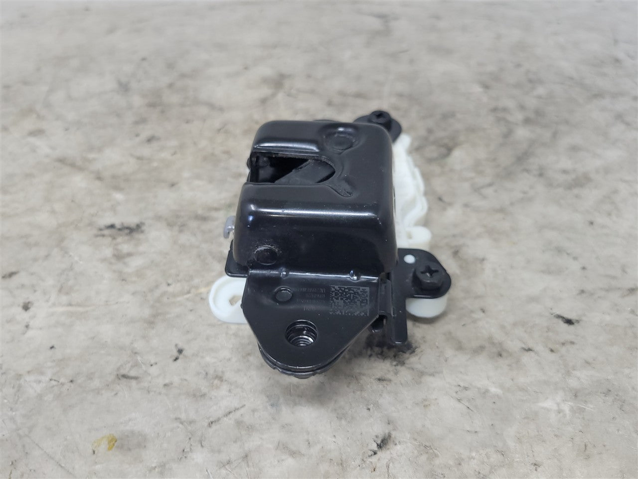 2023 SIERRA MULTIPRO TAILGATE LH INNER LATCH 34452 - image 4