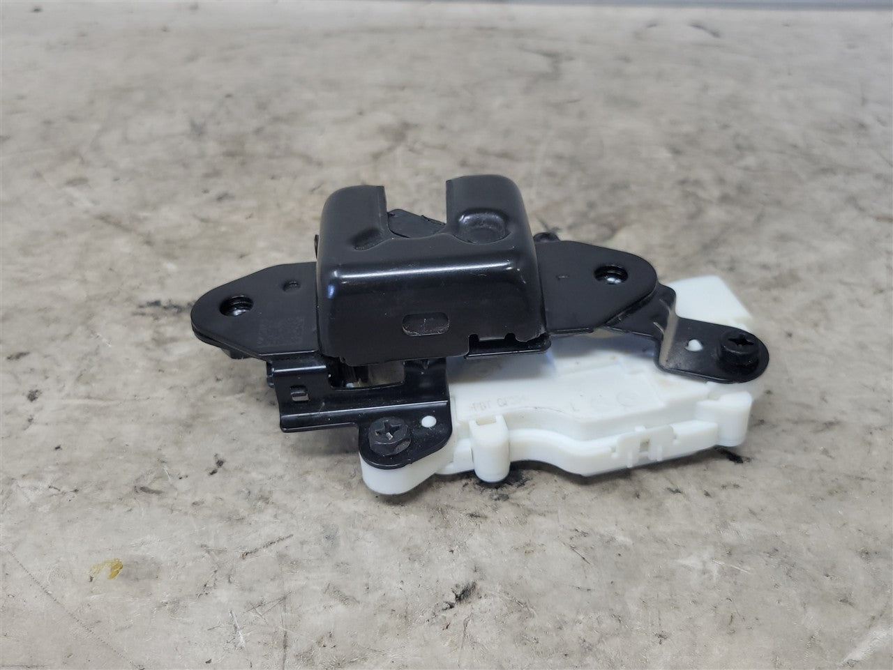 2023 SIERRA MULTIPRO TAILGATE LH INNER LATCH 34452 - image 5