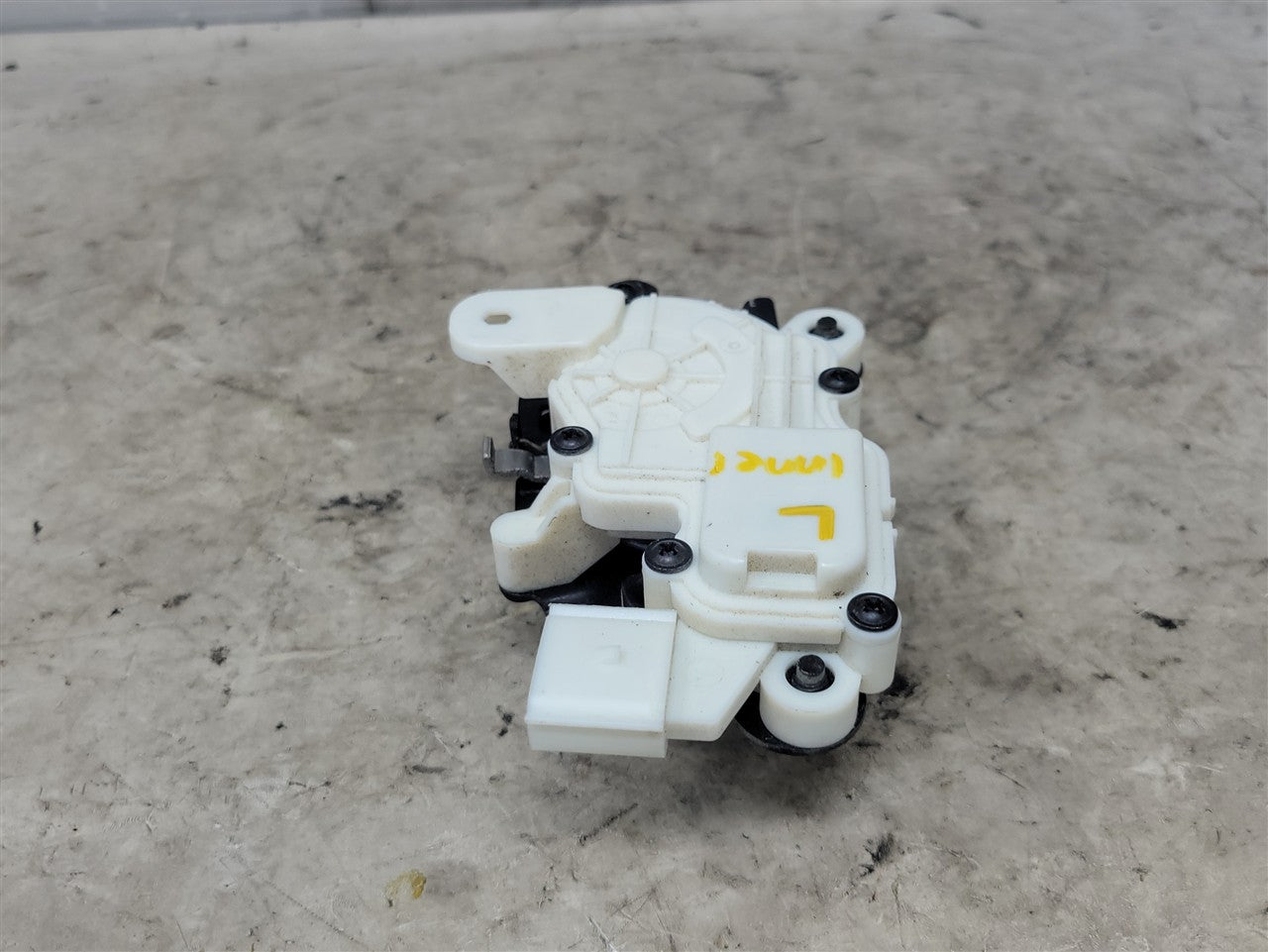 2023 SIERRA MULTIPRO TAILGATE LH INNER LATCH 34452 - image 7