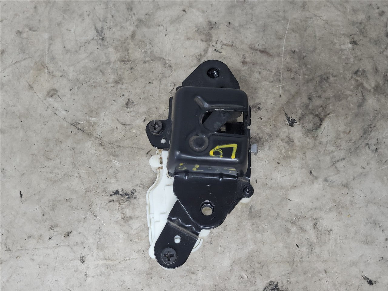 2023 SIERRA MULTIPRO TAILGATE LH OUTER LATCH 34453 - image 1