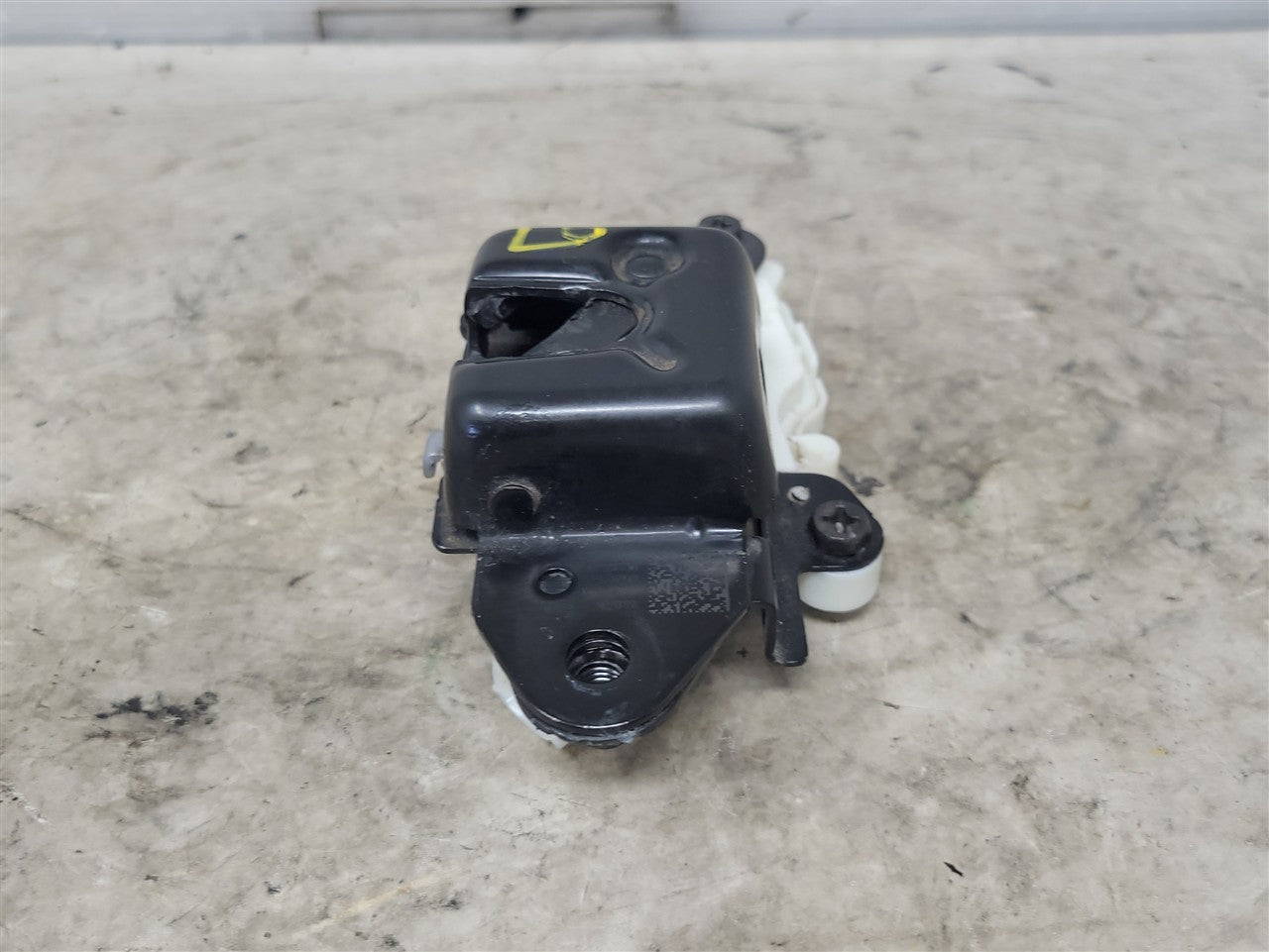2023 SIERRA MULTIPRO TAILGATE LH OUTER LATCH 34453 - image 4