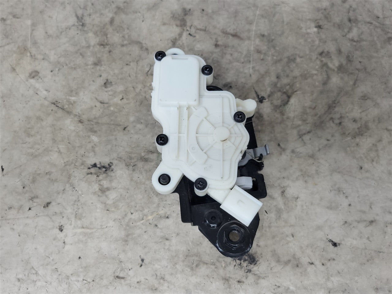 2023 SIERRA MULTIPRO TAILGATE LH OUTER LATCH 34453 - image 6