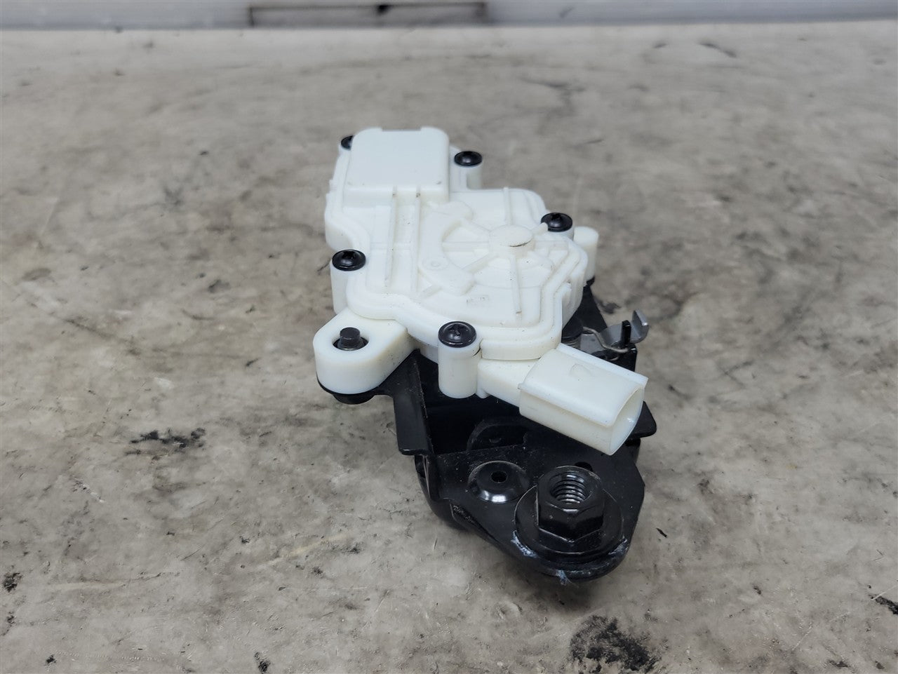 2023 SIERRA MULTIPRO TAILGATE LH OUTER LATCH 34453 - image 7