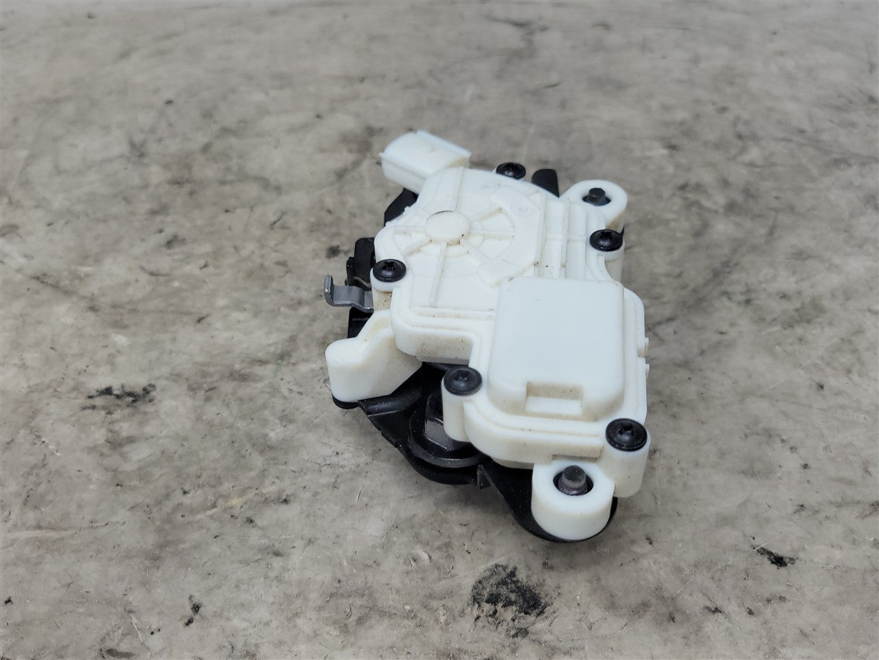 2023 SIERRA MULTIPRO TAILGATE LH OUTER LATCH 34453 - image 9