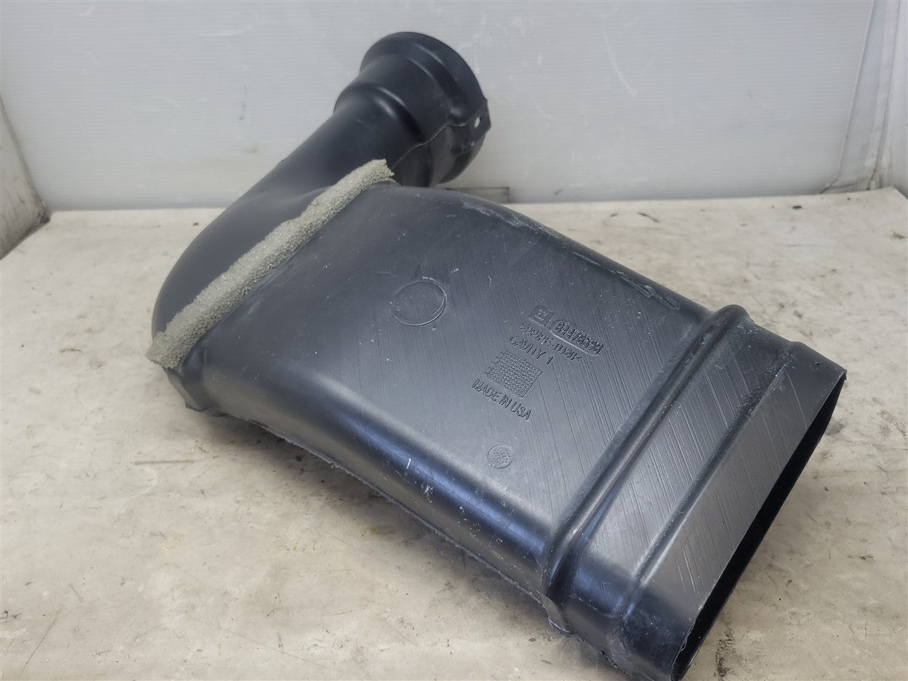 2023 SIERRA AIR INTAKE INLET TUBE 84478598 34454 - image 5