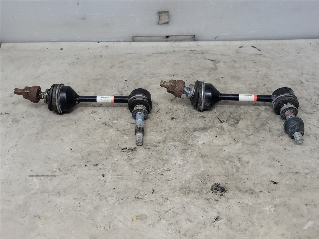 2023 SIERRA SWAY BAR END LINKS PAIR 35K MILES 34455 - image 3