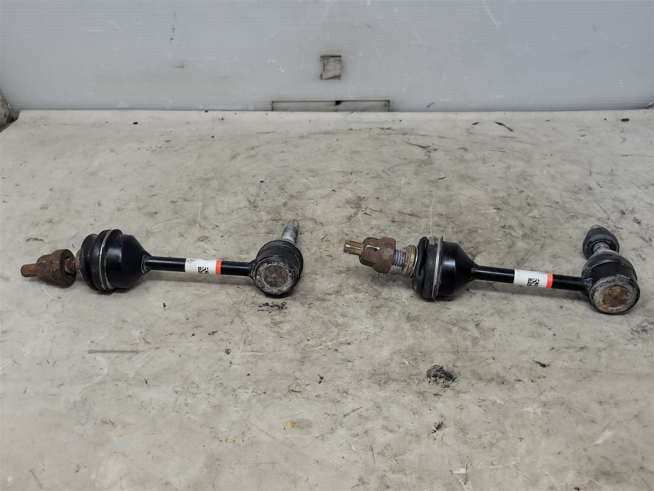 2023 SIERRA SWAY BAR END LINKS PAIR 35K MILES 34455 - image 8
