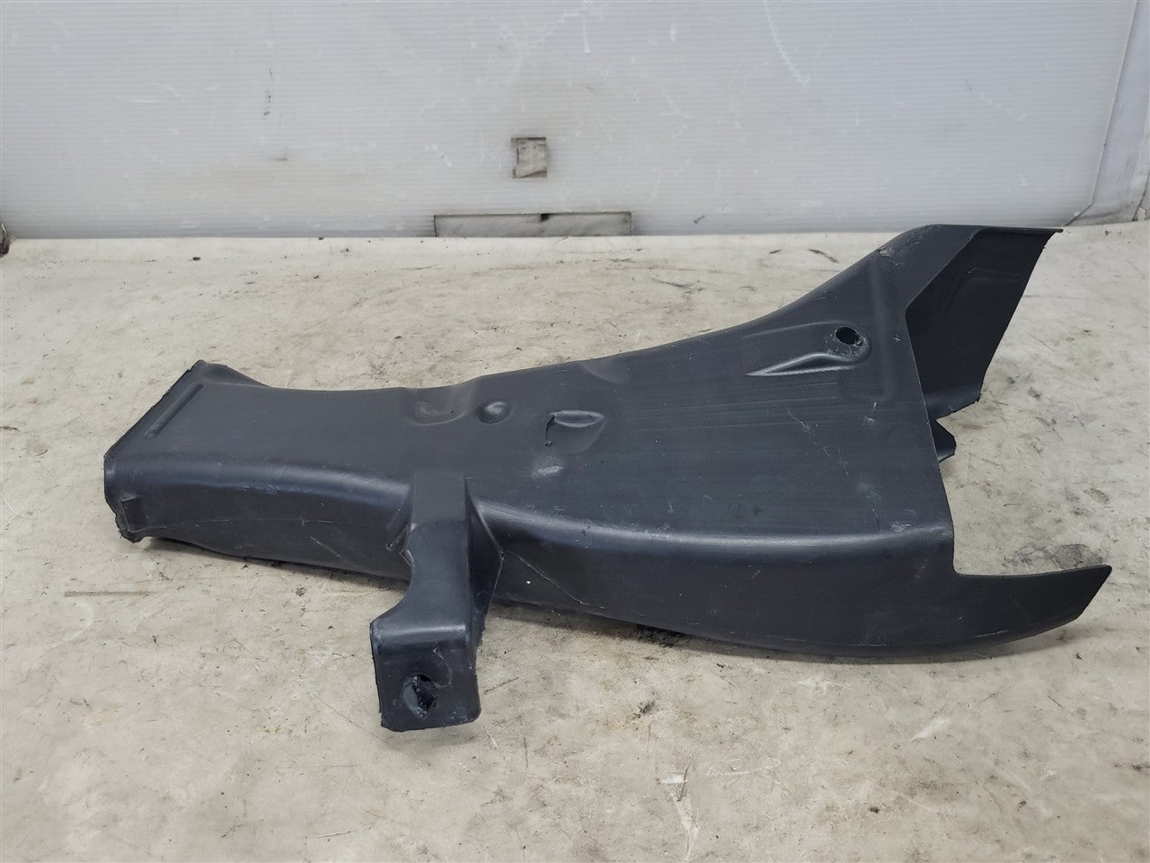 2016 CAMARO RH FRONT BRAKE COOLING DUCT 84010174 34456 - image 4