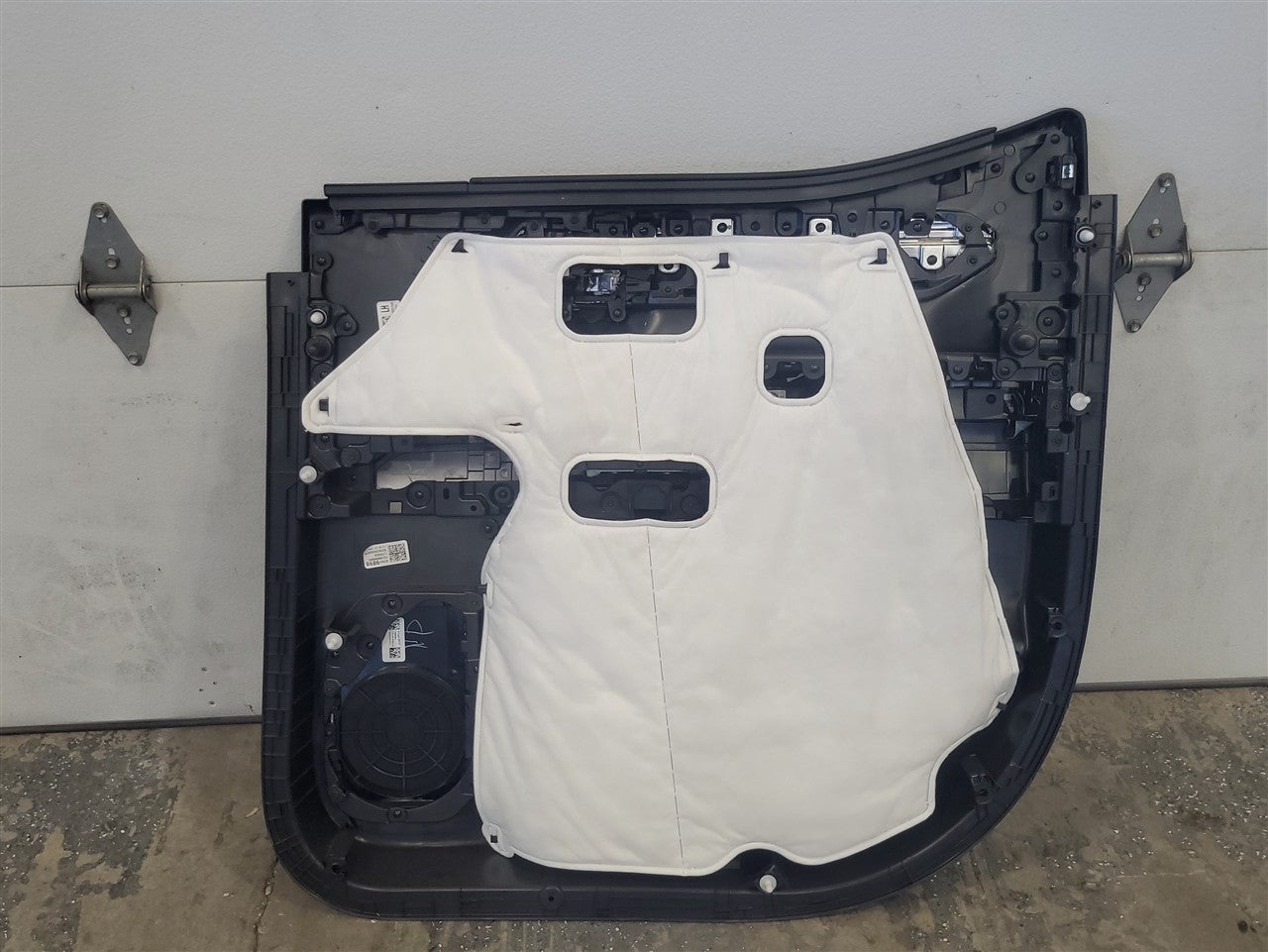 2023 SIERRA REAR LH DRIVER AT4 DOOR PANEL TRIM 34458 - image 6