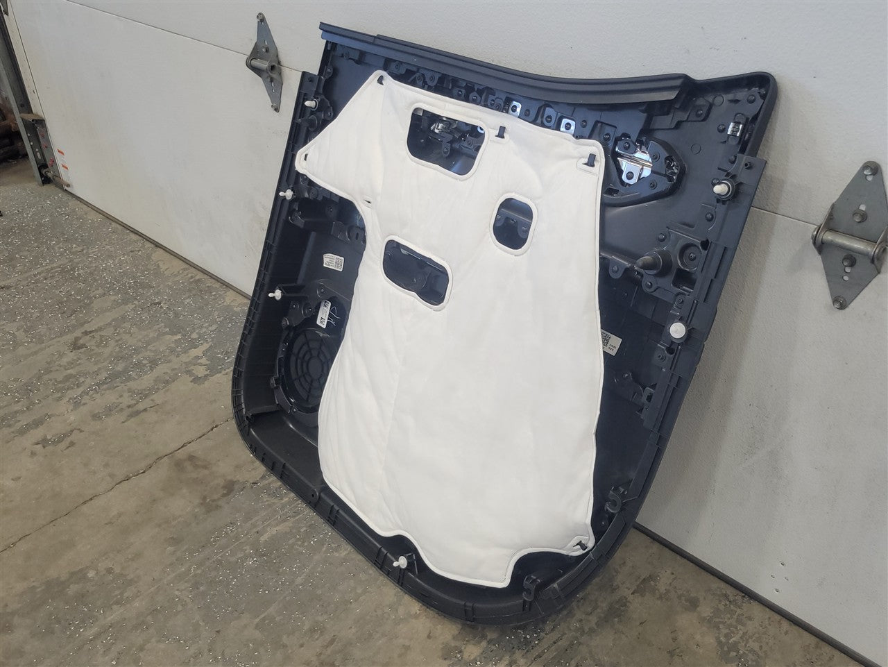 2023 SIERRA REAR LH DRIVER AT4 DOOR PANEL TRIM 34458 - image 7