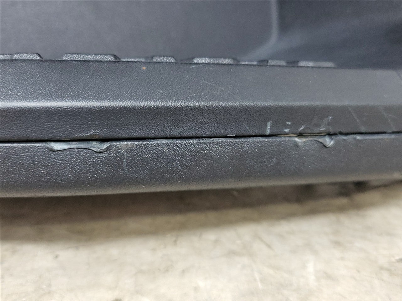 2023 SIERRA RH BUMPER STEP INSERT & PAD OEM 34460 - image 5