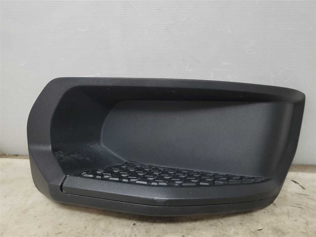 2023 SIERRA LH BUMPER STEP INSERT & PAD OEM 34462 - image 1