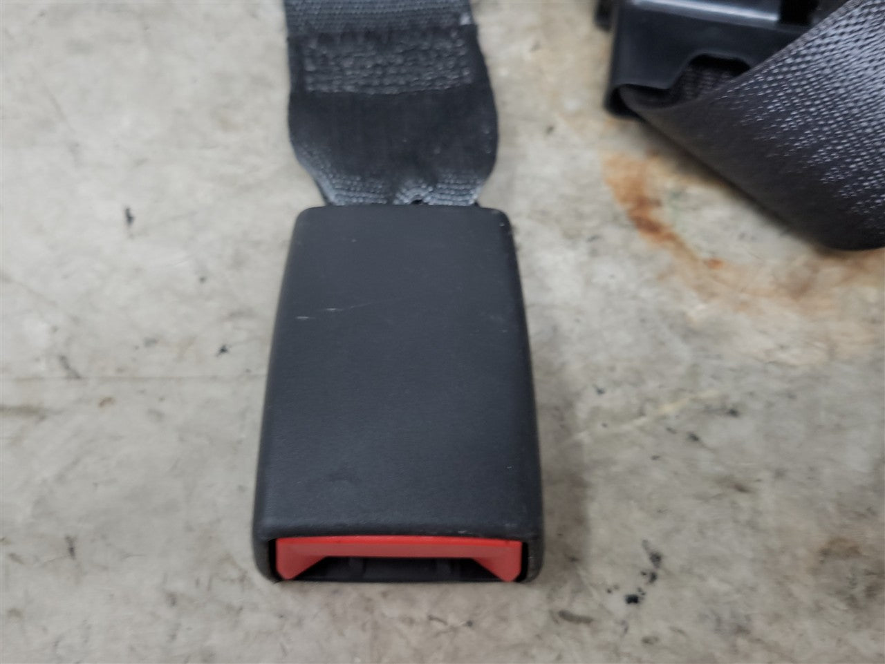 2023 SIERRA REAR CENTER MIDDLE SEAT BELT RETRACTOR BLACK 34468 - image 3