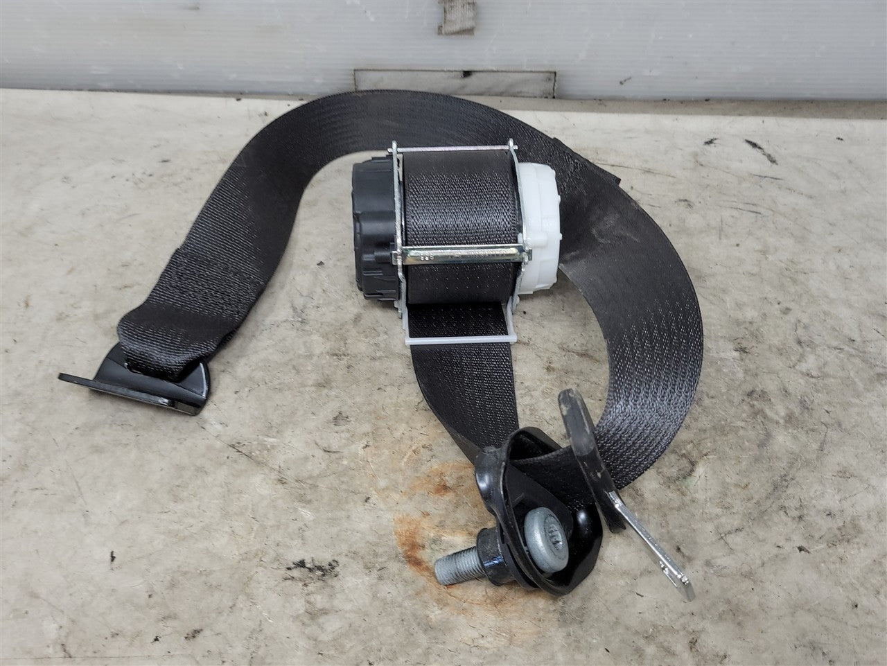 2023 SIERRA REAR DRIVER LH SEAT BELT RETRACTOR BLACK 34469 - image 1