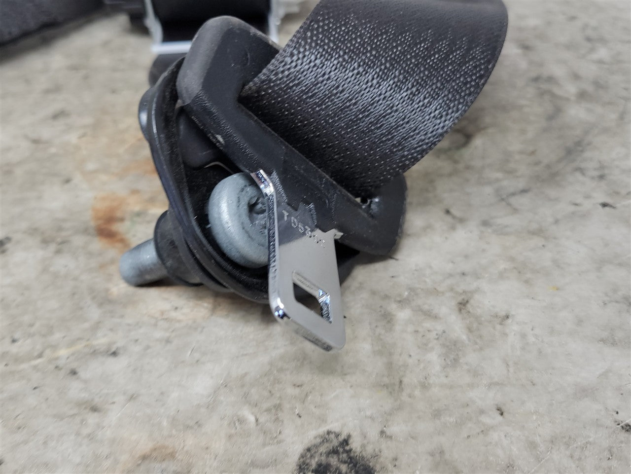 2023 SIERRA REAR DRIVER LH SEAT BELT RETRACTOR BLACK 34469 - image 3