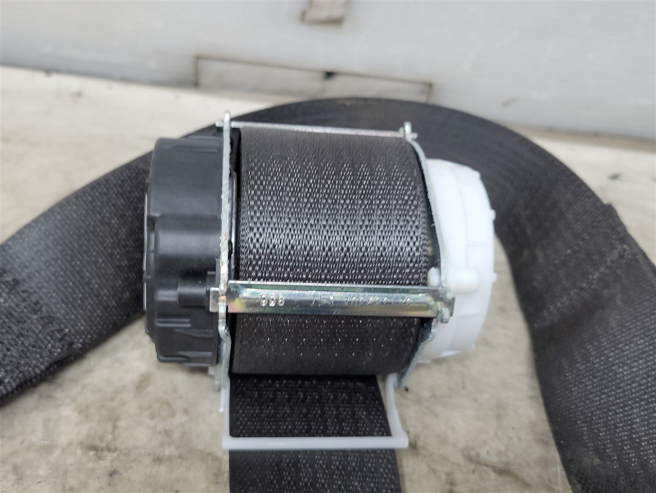 2023 SIERRA REAR DRIVER LH SEAT BELT RETRACTOR BLACK 34469 - image 4