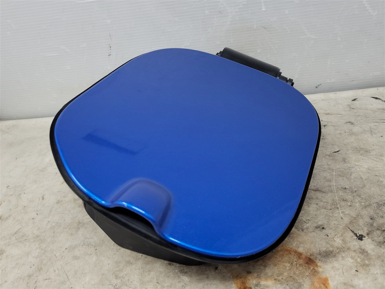 2023 SIERRA GAS TANK FUEL FILLER DOOR BLUE GLT 34470 - image 3