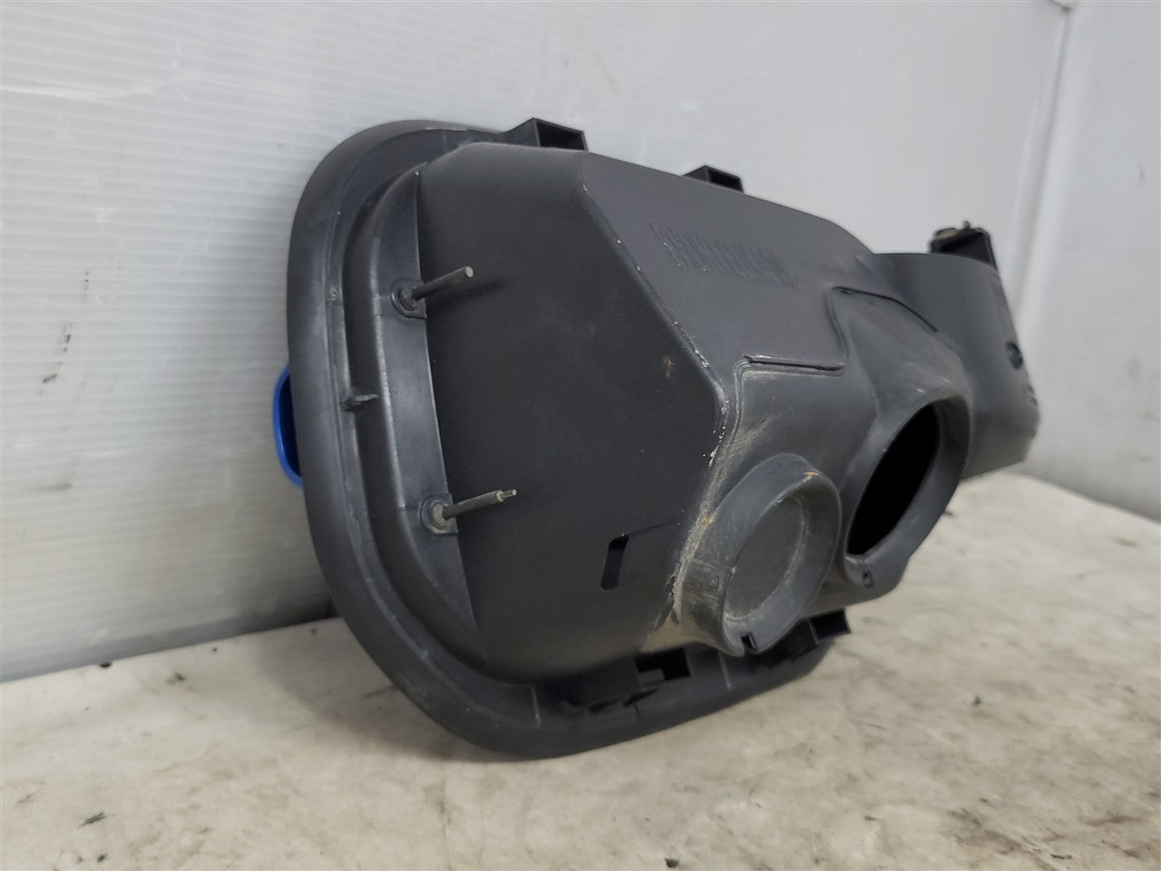 2023 SIERRA GAS TANK FUEL FILLER DOOR BLUE GLT 34470 - image 9