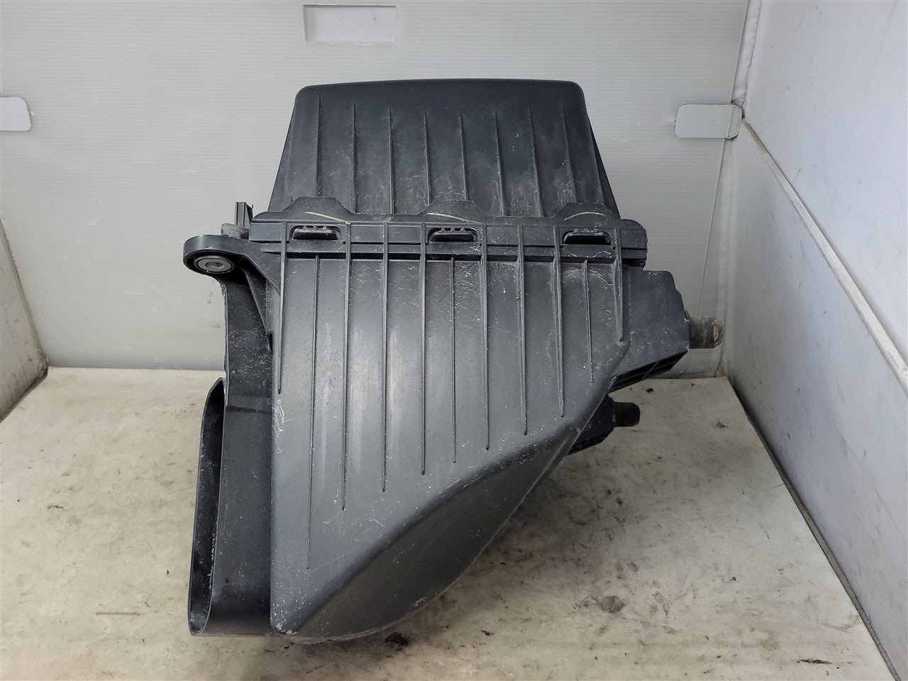 2023 SIERRA OEM AIR BOX FILTER HOUSING 85607682 34471 - image 7