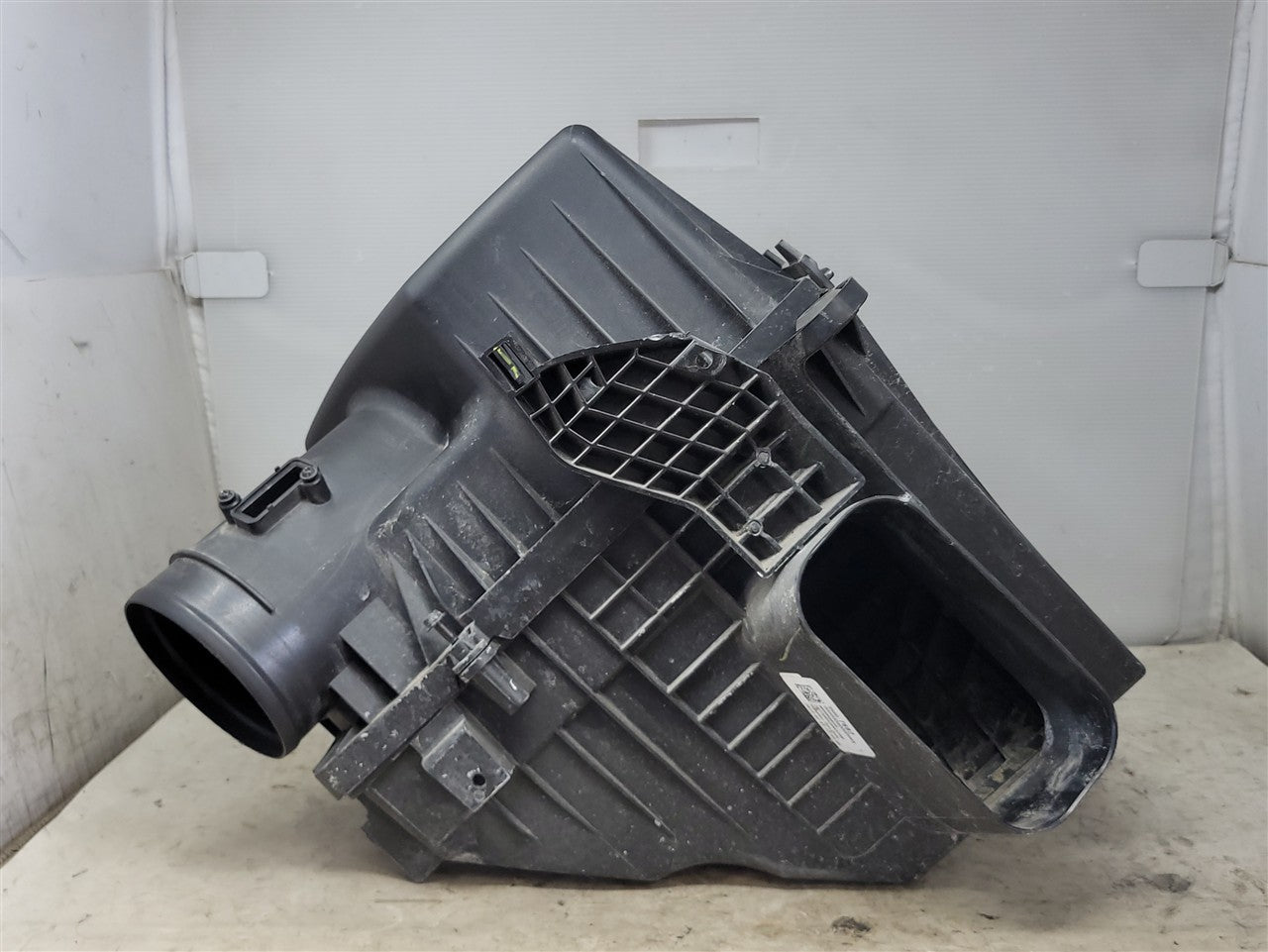 2023 SIERRA OEM AIR BOX FILTER HOUSING 85607682 34471 - image 9