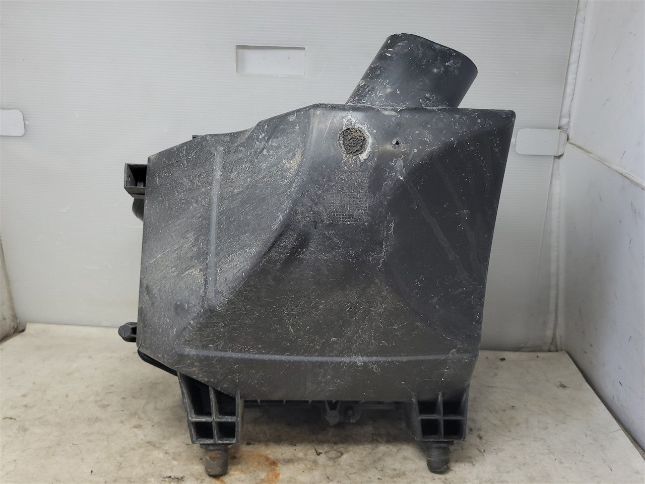 2023 SIERRA OEM AIR BOX FILTER HOUSING 85607682 34471 - image 11