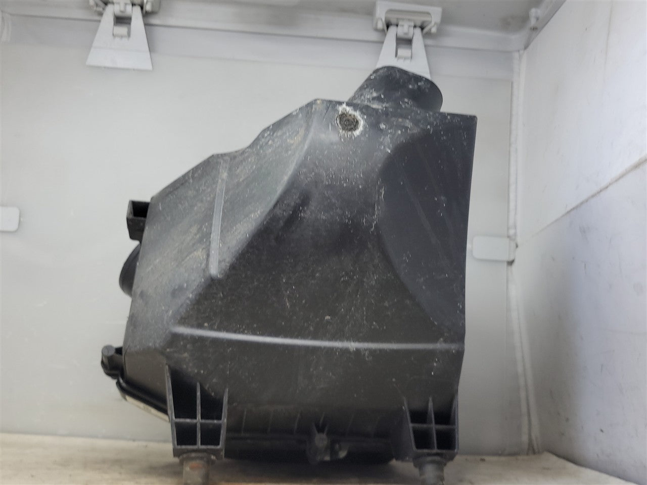 2023 SIERRA OEM AIR BOX FILTER HOUSING 85607682 34471 - image 12