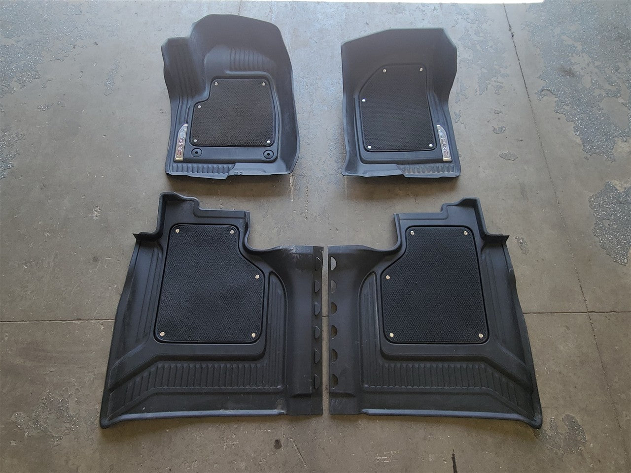 2023 SIERRA OEM FRONT & REAR FLOOR LINERS CARPET 34472 - image 1