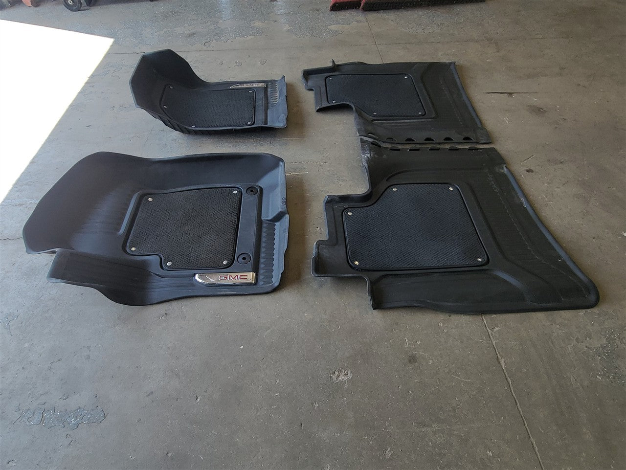 2023 SIERRA OEM FRONT & REAR FLOOR LINERS CARPET 34472 - image 8
