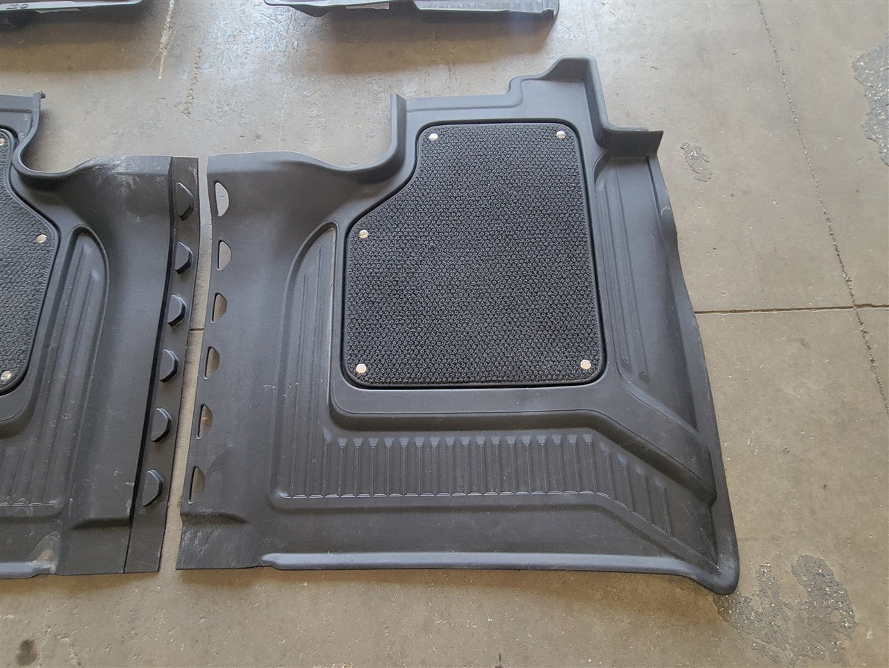 2023 SIERRA OEM FRONT & REAR FLOOR LINERS CARPET 34472 - image 12