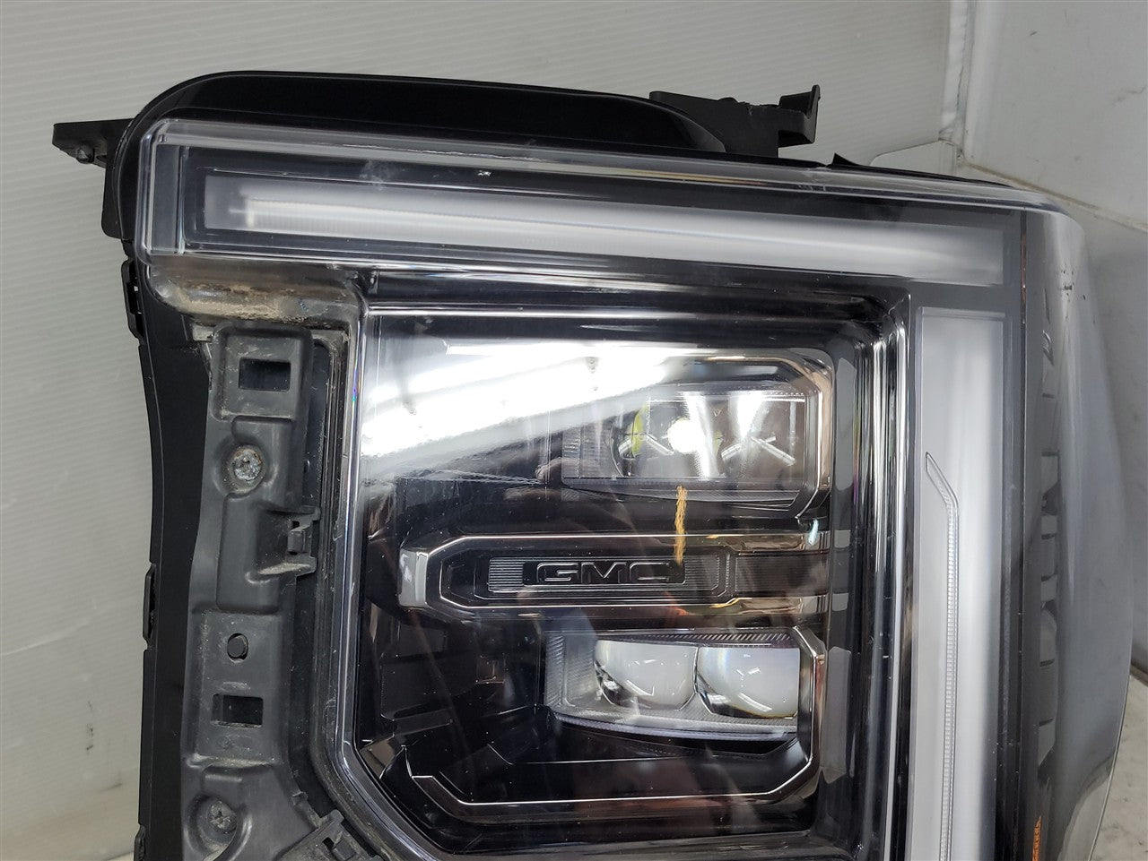 2023 SIERRA OEM LH HEADLIGHT AT4 NO BROKE TABS NICE CONDITION 34474 - image 2