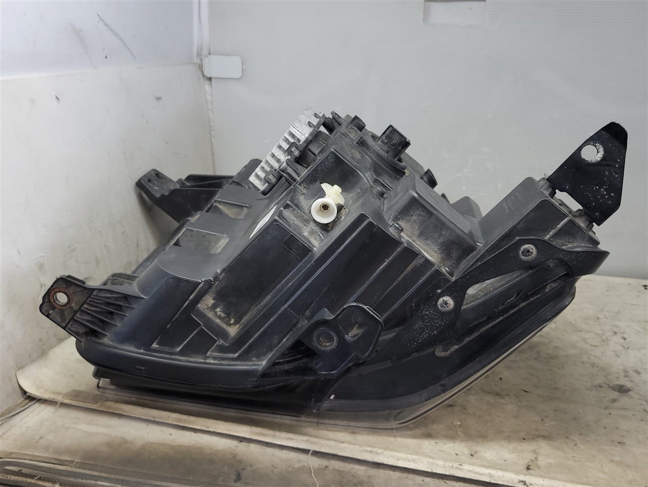 2023 SIERRA OEM LH HEADLIGHT AT4 NO BROKE TABS NICE CONDITION 34474 - image 5