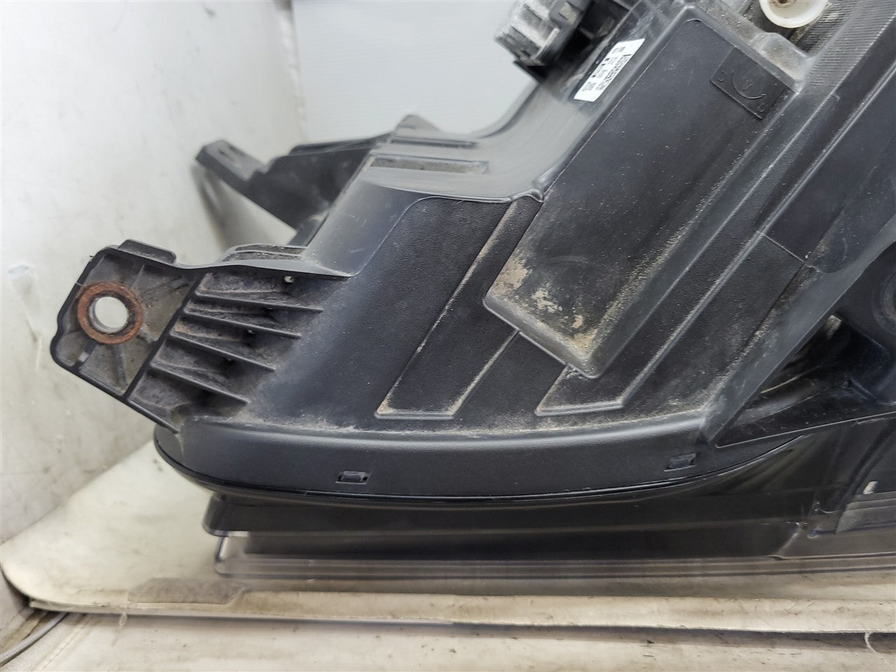 2023 SIERRA OEM LH HEADLIGHT AT4 NO BROKE TABS NICE CONDITION 34474 - image 6