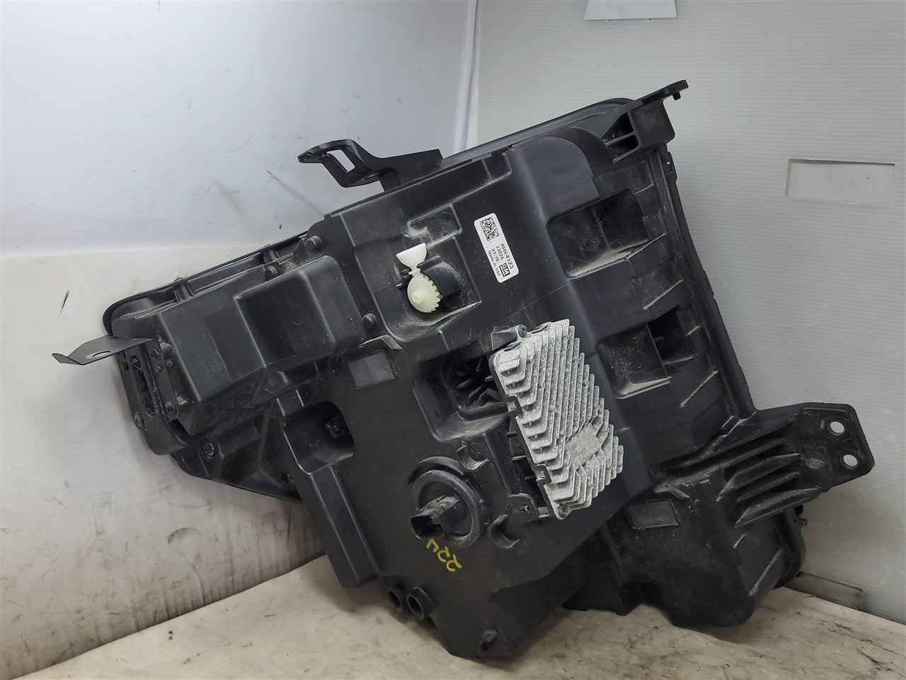 2023 SIERRA OEM LH HEADLIGHT AT4 NO BROKE TABS NICE CONDITION 34474 - image 10