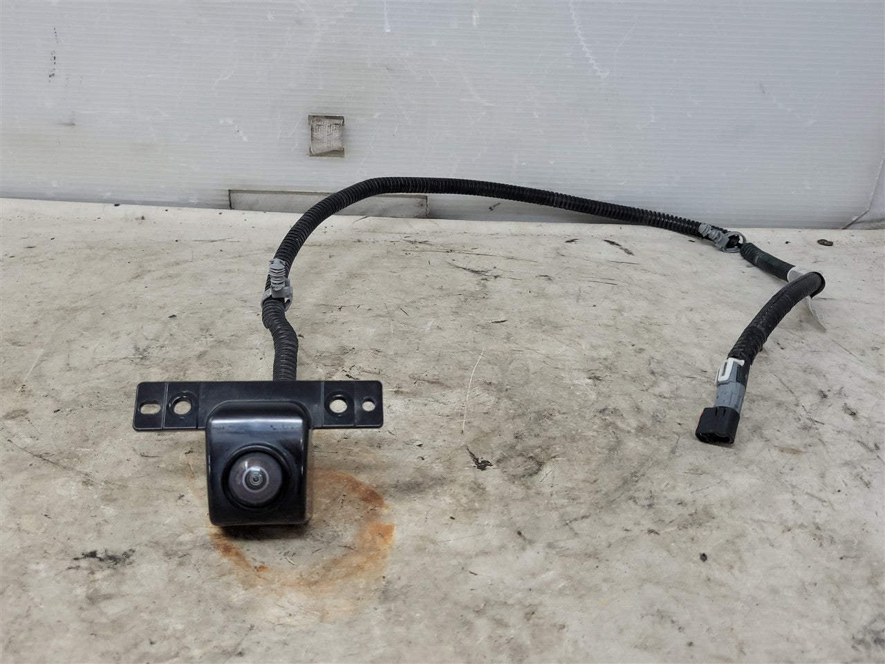 2021 SILVERADO FRONT GRILLE CAMERA 84690426 WITH WIRE HARNESS & MOUNT 34475 - image 1