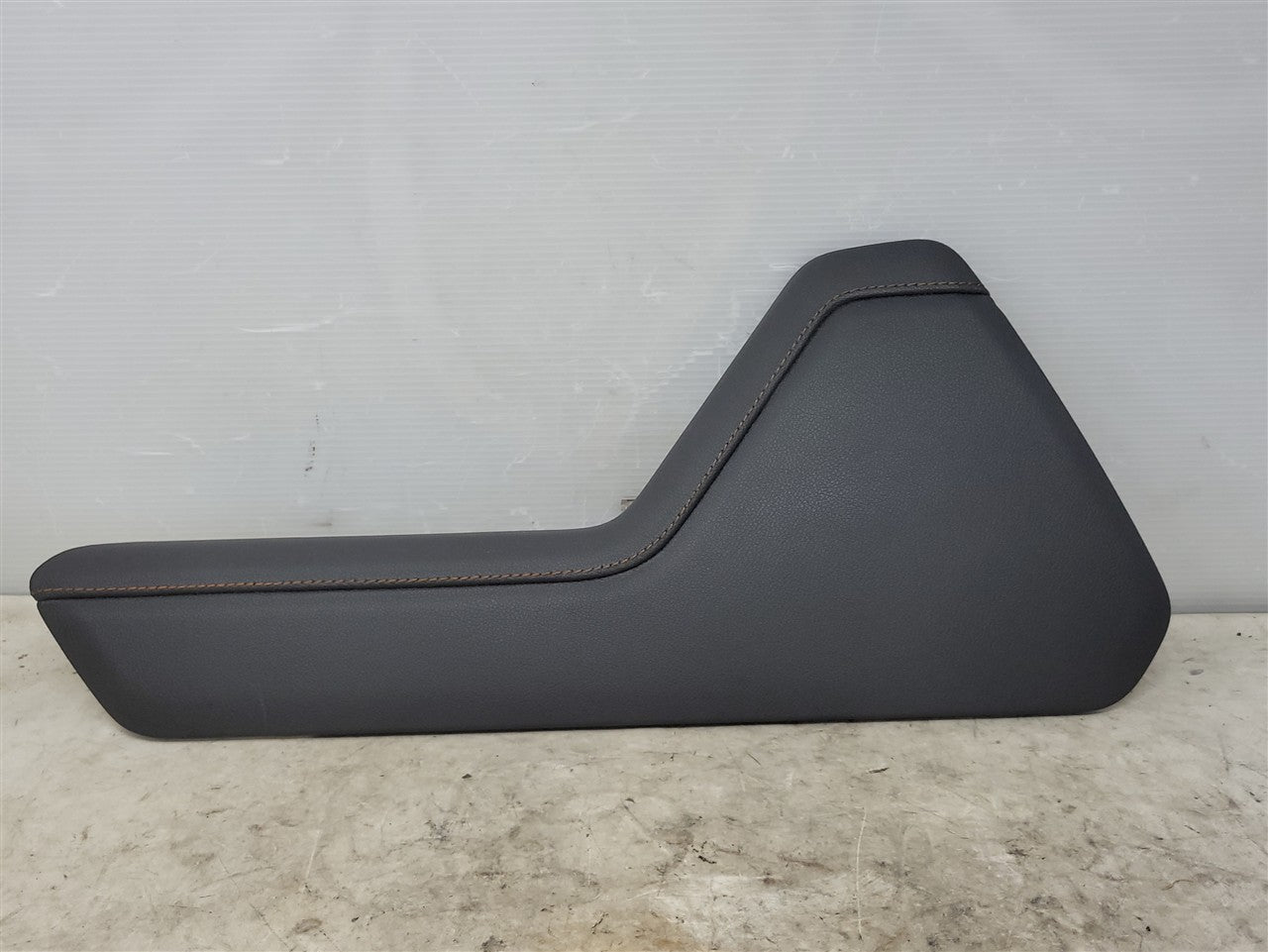2023 SIERRA RH CONSOLE SIDE TRIM AT4 85619066 KALAHARI STITCHING 34477 - image 1