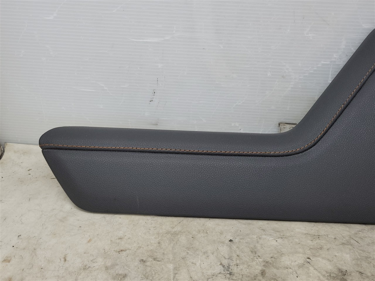 2023 SIERRA RH CONSOLE SIDE TRIM AT4 85619066 KALAHARI STITCHING 34477 - image 3