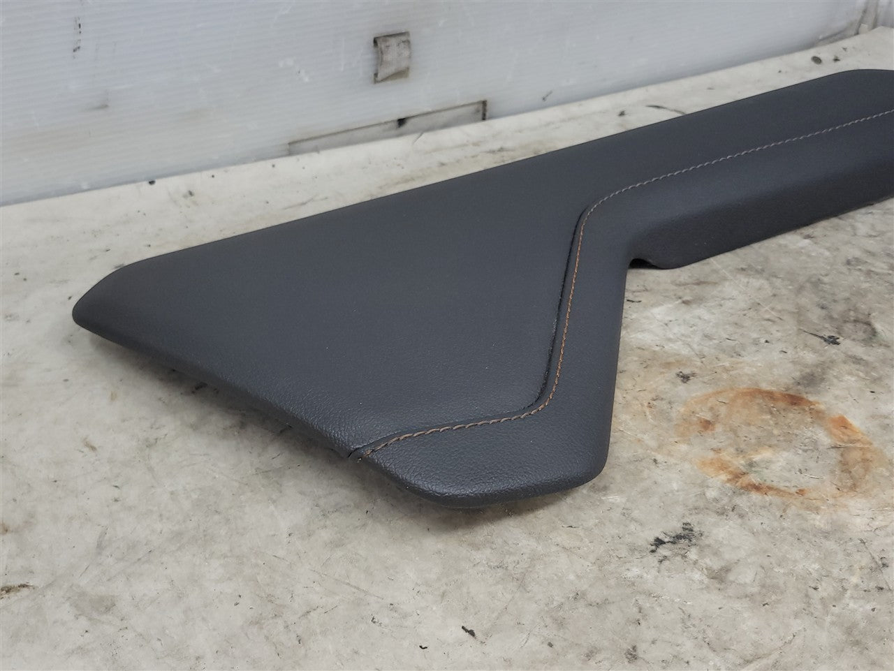 2023 SIERRA RH CONSOLE SIDE TRIM AT4 85619066 KALAHARI STITCHING 34477 - image 7