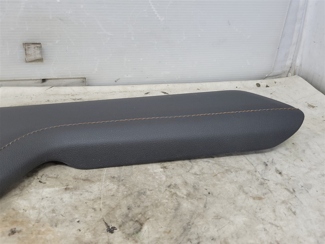 2023 SIERRA RH CONSOLE SIDE TRIM AT4 85619066 KALAHARI STITCHING 34477 - image 8