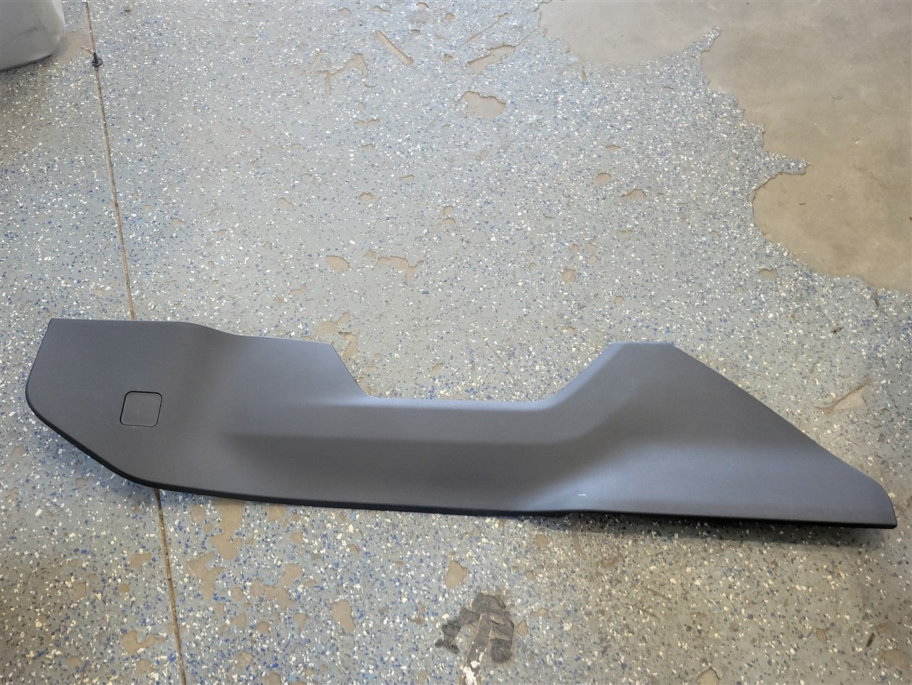 2023 SIERRA LH CONSOLE SIDE TRIM BLACK 84718109 34478 - image 1