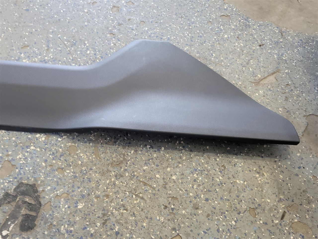 2023 SIERRA LH CONSOLE SIDE TRIM BLACK 84718109 34478 - image 5
