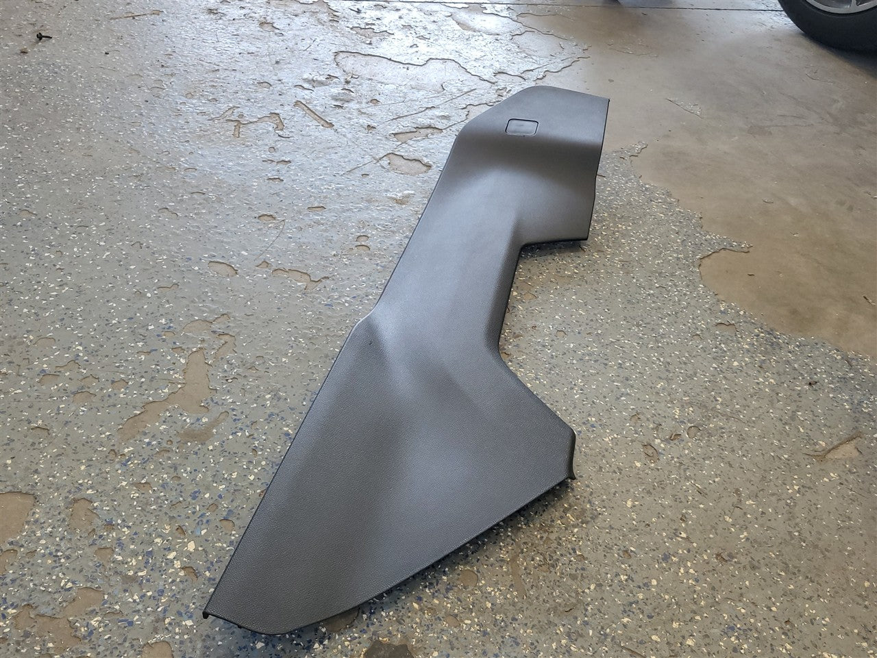 2023 SIERRA LH CONSOLE SIDE TRIM BLACK 84718109 34478 - image 6