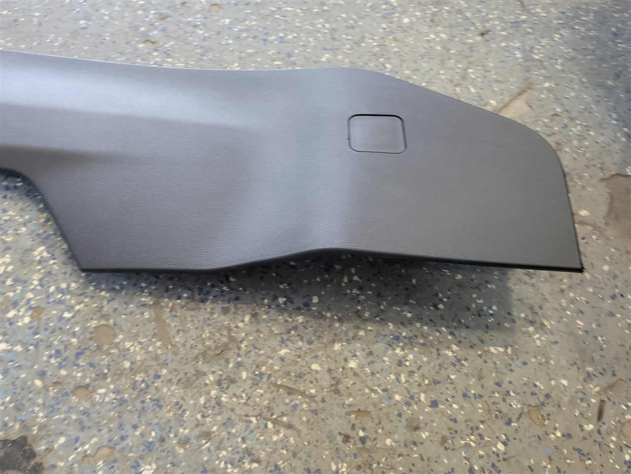 2023 SIERRA LH CONSOLE SIDE TRIM BLACK 84718109 34478 - image 7