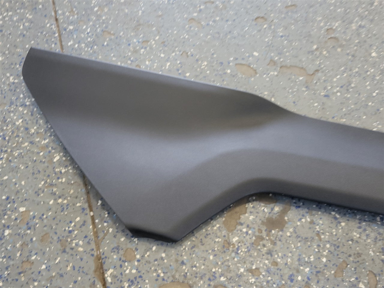 2023 SIERRA LH CONSOLE SIDE TRIM BLACK 84718109 34478 - image 8