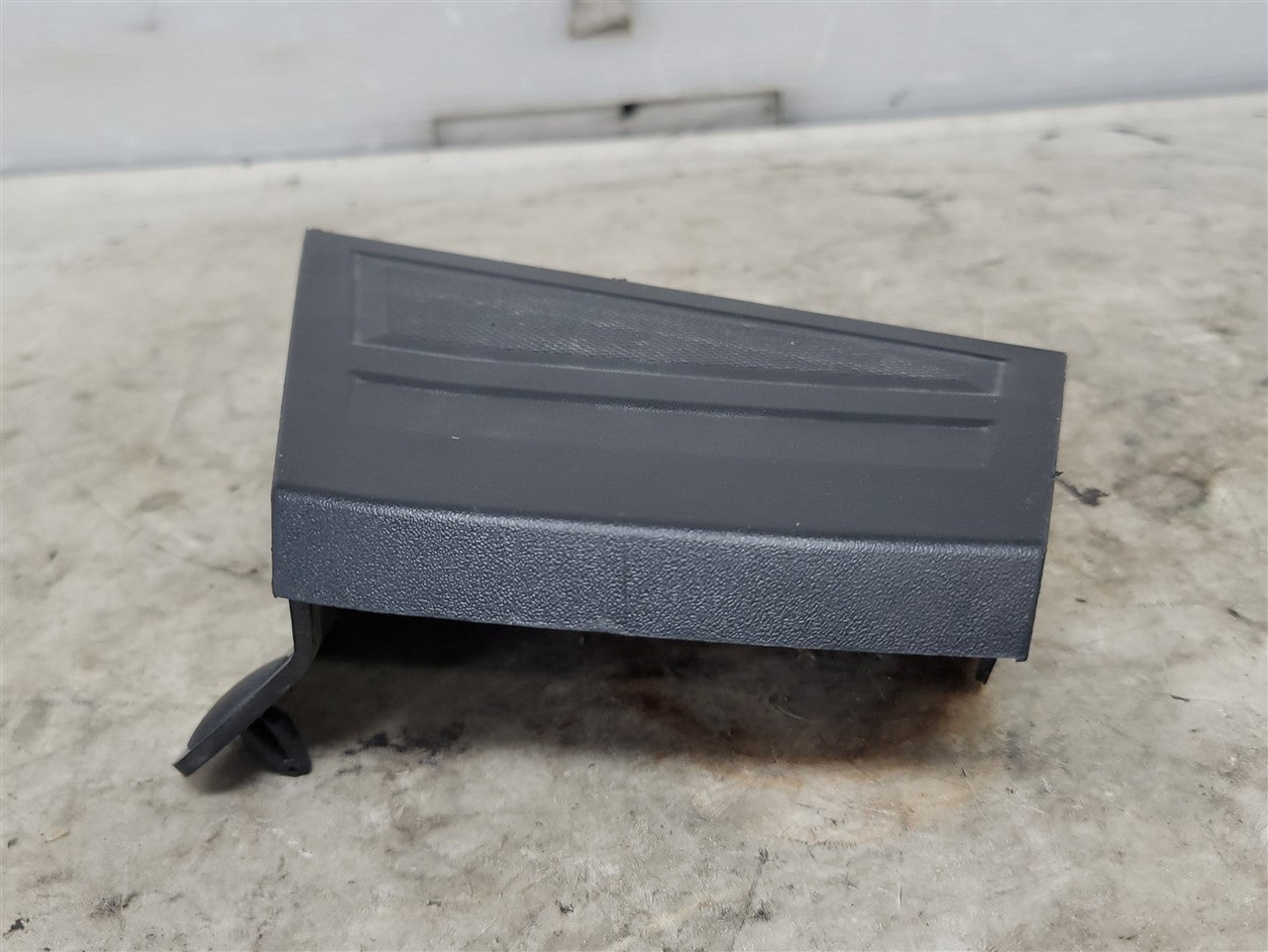 2023 SIERRA OEM RH TAILGATE CAP 84434831 34482 - image 5