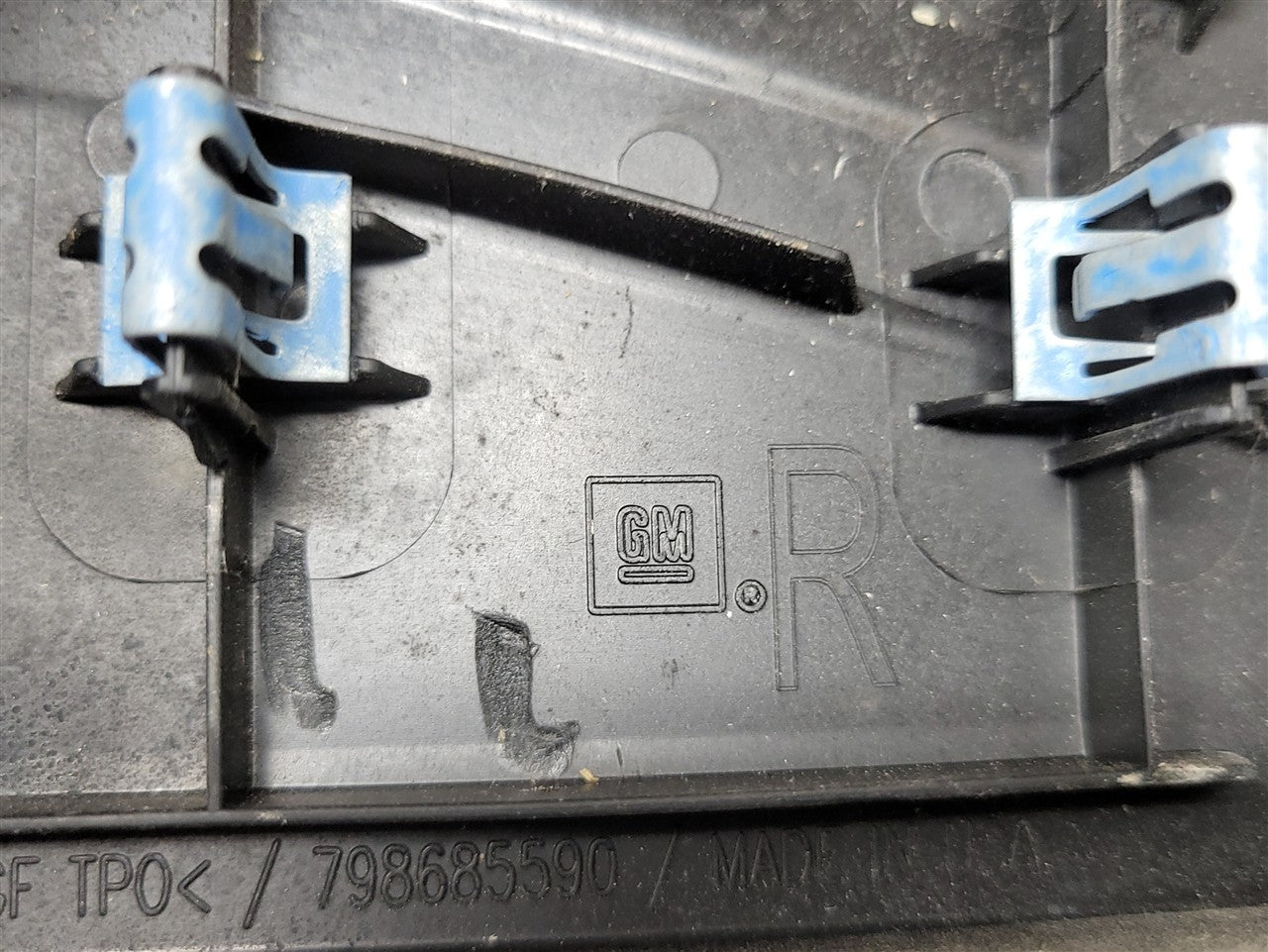 2023 SIERRA OEM RH TAILGATE CAP 84434831 34482 - image 8