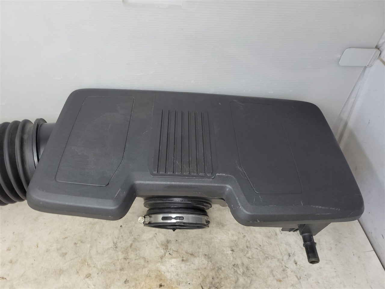 2023 SIERRA AIR CLEANER INTAKE TUBE 84467639 34484 - image 3